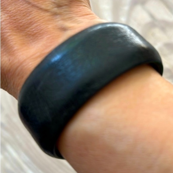 Brunello Cucinelli black leather cuff bracelet made in Italy by Italian designer - Picture 2 of 3